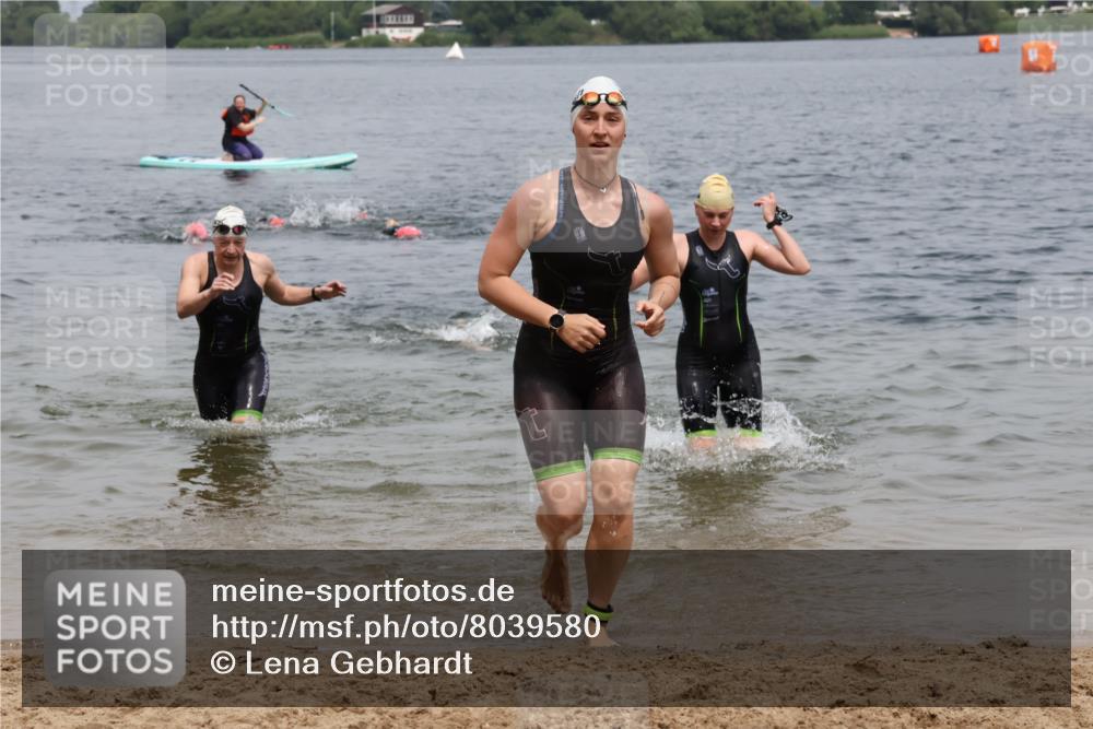 21.06.2025 - 27. Vierlanden-Triathlon Lena Gebhardt http://msf.ph/oto/8039580 15.06.2025 12:35:42 Schwimmen 1081, 1082, 1083, 1084, 1096 meine-sportfotos.de