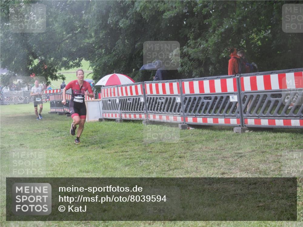 21.06.2025 - 27. Vierlanden-Triathlon KatJ http://msf.ph/oto/8039594 15.06.2025 14:23:43 Ziel 1184, 1247, 1267 meine-sportfotos.de