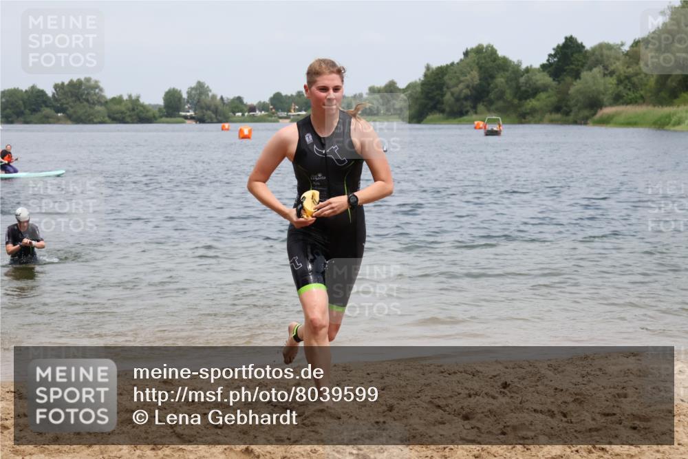 21.06.2025 - 27. Vierlanden-Triathlon Lena Gebhardt http://msf.ph/oto/8039599 15.06.2025 12:35:45 Schwimmen 1081, 1082, 1083, 1084 meine-sportfotos.de