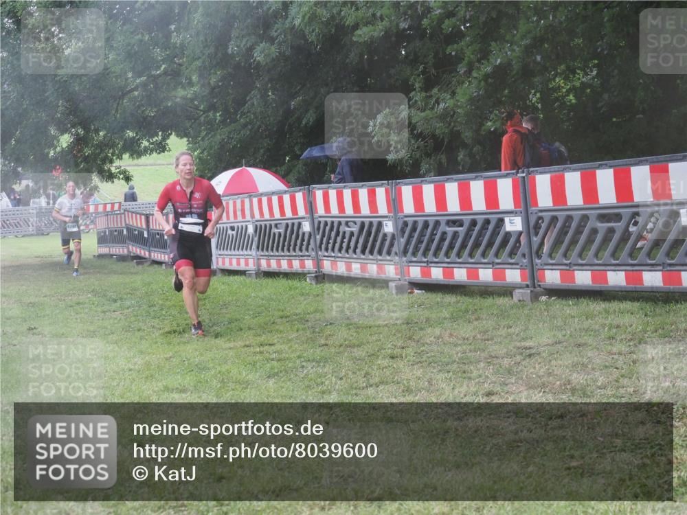 21.06.2025 - 27. Vierlanden-Triathlon KatJ http://msf.ph/oto/8039600 15.06.2025 14:23:43 Ziel 1184, 1247, 1267 meine-sportfotos.de