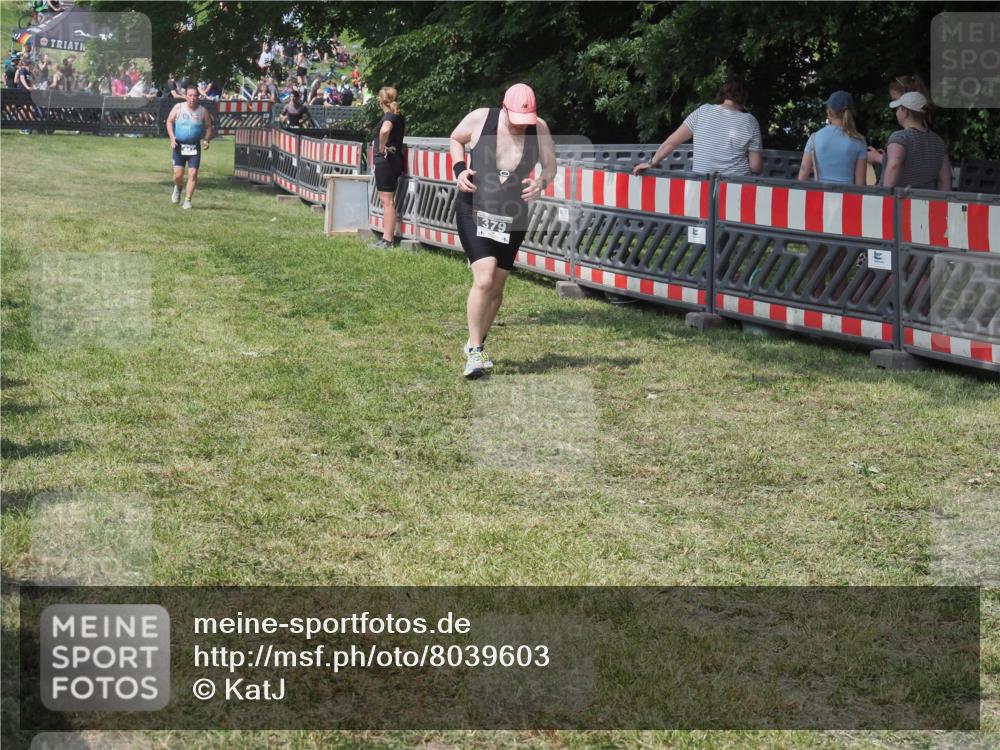15.06.2025 - 27. Vierlanden-Triathlon KatJ http://msf.ph/oto/8039603 15.06.2025 11:36:31 Schwimmen  meine-sportfotos.de