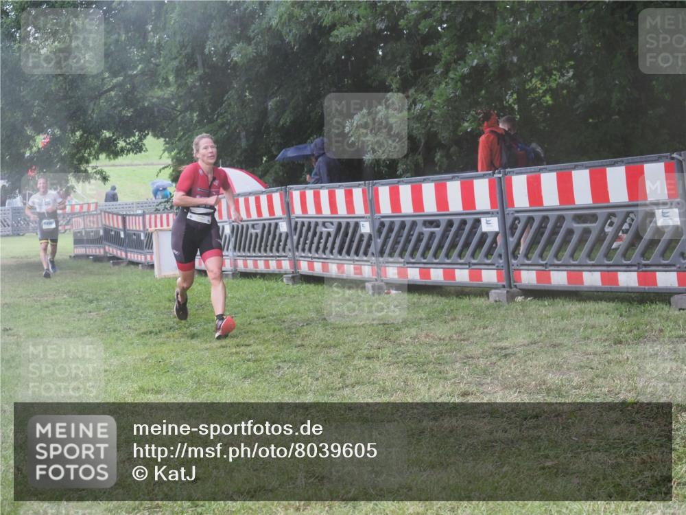 21.06.2025 - 27. Vierlanden-Triathlon KatJ http://msf.ph/oto/8039605 15.06.2025 14:23:43 Ziel 1184, 1247, 1267 meine-sportfotos.de