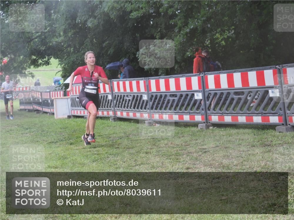 21.06.2025 - 27. Vierlanden-Triathlon KatJ http://msf.ph/oto/8039611 15.06.2025 14:23:44 Ziel 1184, 1267, 1300 meine-sportfotos.de