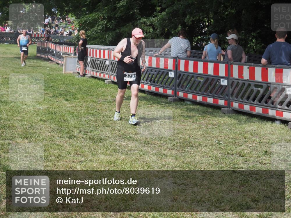 15.06.2025 - 27. Vierlanden-Triathlon KatJ http://msf.ph/oto/8039619 15.06.2025 11:36:32 Schwimmen  meine-sportfotos.de