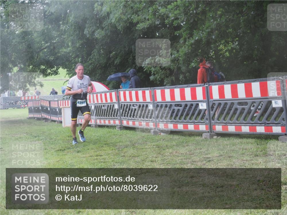 21.06.2025 - 27. Vierlanden-Triathlon KatJ http://msf.ph/oto/8039622 15.06.2025 14:23:47 Ziel 1184, 1267, 1300 meine-sportfotos.de