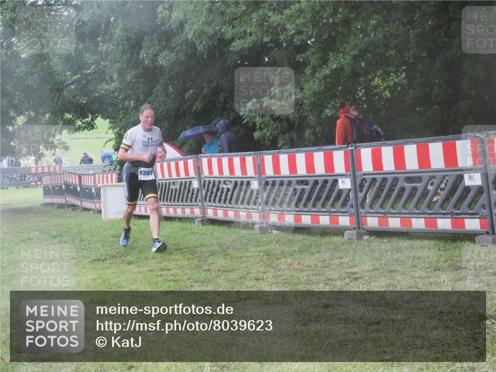 21.06.2025 - 27. Vierlanden-Triathlon KatJ http://msf.ph/oto/8039623 15.06.2025 14:23:47 Ziel 1184, 1267, 1300 meine-sportfotos.de