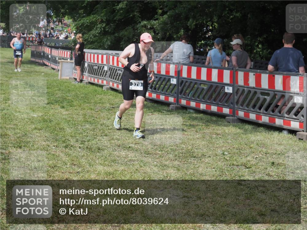 15.06.2025 - 27. Vierlanden-Triathlon KatJ http://msf.ph/oto/8039624 15.06.2025 11:36:32 Schwimmen  meine-sportfotos.de