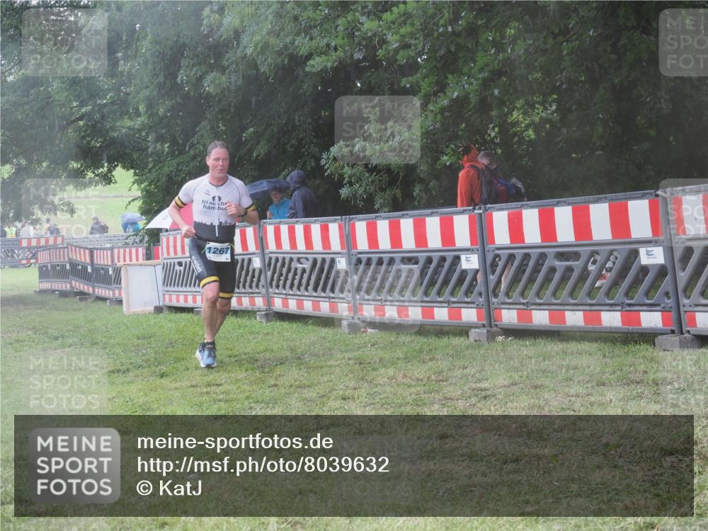 21.06.2025 - 27. Vierlanden-Triathlon KatJ http://msf.ph/oto/8039632 15.06.2025 14:23:48 Ziel 1267, 1300 meine-sportfotos.de