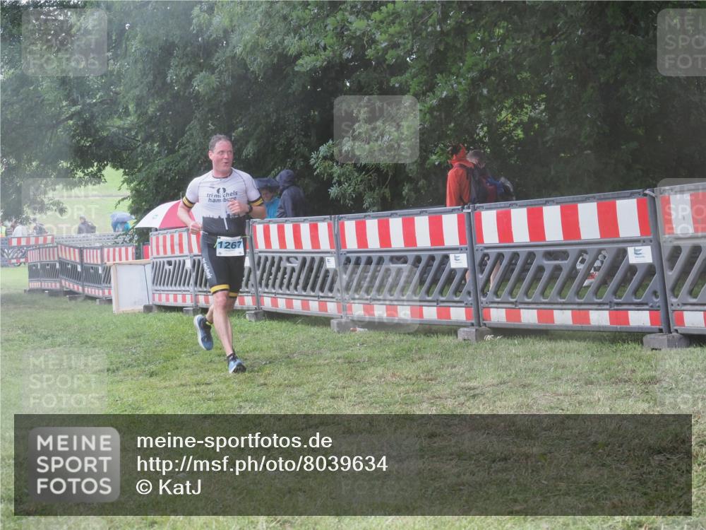 21.06.2025 - 27. Vierlanden-Triathlon KatJ http://msf.ph/oto/8039634 15.06.2025 14:23:48 Ziel 1267, 1300 meine-sportfotos.de
