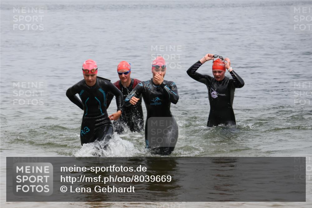 21.06.2025 - 27. Vierlanden-Triathlon Lena Gebhardt http://msf.ph/oto/8039669 15.06.2025 12:36:00 Schwimmen 1083, 1089, 1090, 1091, 1092 meine-sportfotos.de