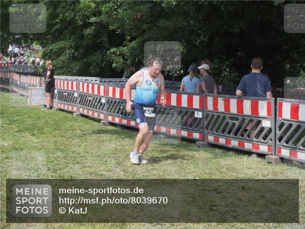 15.06.2025 - 27. Vierlanden-Triathlon KatJ http://msf.ph/oto/8039670 15.06.2025 11:36:39 Schwimmen  meine-sportfotos.de
