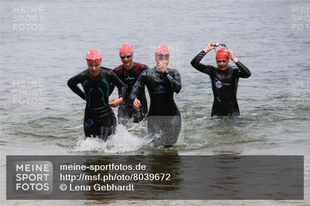 21.06.2025 - 27. Vierlanden-Triathlon Lena Gebhardt http://msf.ph/oto/8039672 15.06.2025 12:36:01 Schwimmen 1083, 1089, 1090, 1091, 1092 meine-sportfotos.de