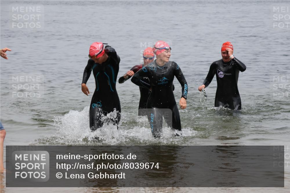 21.06.2025 - 27. Vierlanden-Triathlon Lena Gebhardt http://msf.ph/oto/8039674 15.06.2025 12:36:01 Schwimmen 1083, 1089, 1090, 1091, 1092 meine-sportfotos.de
