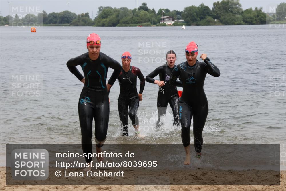 21.06.2025 - 27. Vierlanden-Triathlon Lena Gebhardt http://msf.ph/oto/8039695 15.06.2025 12:36:04 Schwimmen 1089, 1090, 1091, 1092 meine-sportfotos.de