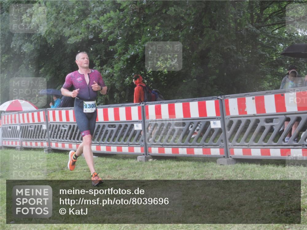21.06.2025 - 27. Vierlanden-Triathlon KatJ http://msf.ph/oto/8039696 15.06.2025 14:23:53 Ziel 1300 meine-sportfotos.de