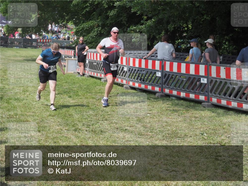 15.06.2025 - 27. Vierlanden-Triathlon KatJ http://msf.ph/oto/8039697 15.06.2025 11:36:50 Schwimmen  meine-sportfotos.de