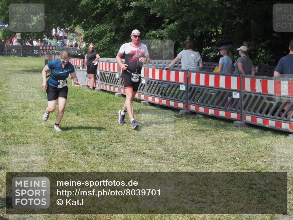 15.06.2025 - 27. Vierlanden-Triathlon KatJ http://msf.ph/oto/8039701 15.06.2025 11:36:50 Schwimmen  meine-sportfotos.de
