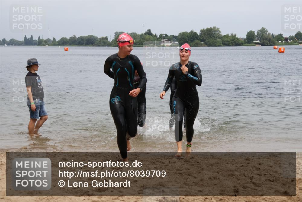 21.06.2025 - 27. Vierlanden-Triathlon Lena Gebhardt http://msf.ph/oto/8039709 15.06.2025 12:36:05 Schwimmen 1089, 1090, 1091, 1092 meine-sportfotos.de