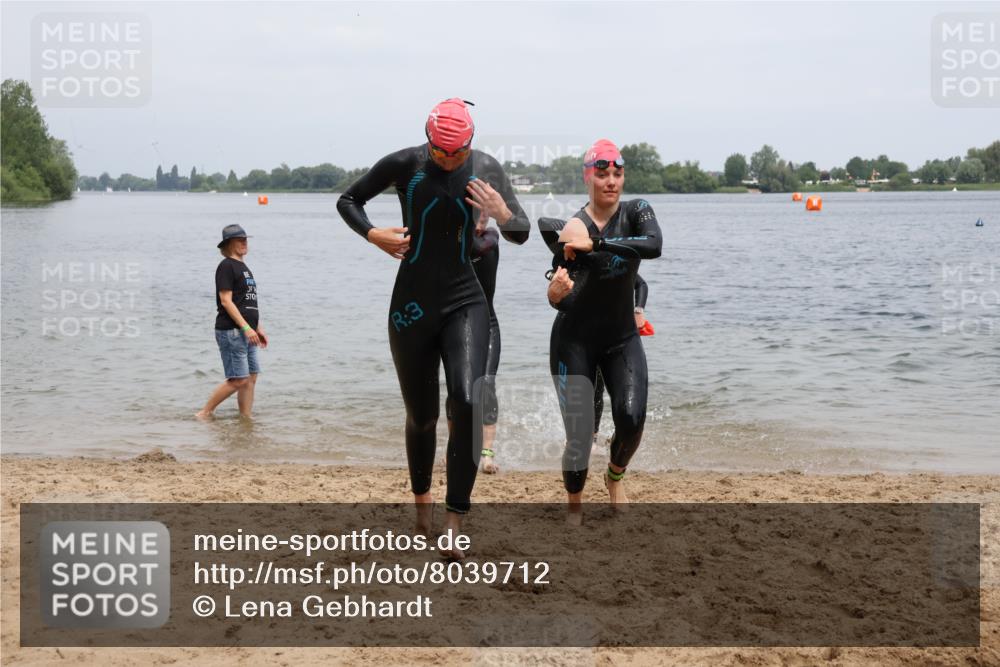 21.06.2025 - 27. Vierlanden-Triathlon Lena Gebhardt http://msf.ph/oto/8039712 15.06.2025 12:36:06 Schwimmen 1089, 1090, 1091, 1092 meine-sportfotos.de