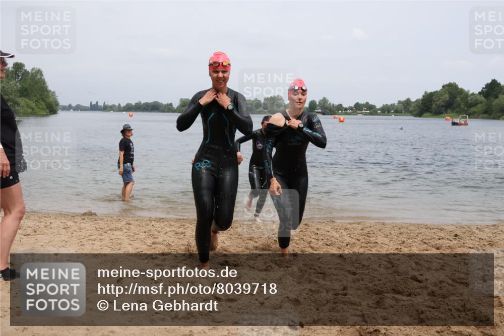 21.06.2025 - 27. Vierlanden-Triathlon Lena Gebhardt http://msf.ph/oto/8039718 15.06.2025 12:36:07 Schwimmen 1089, 1090, 1091, 1092 meine-sportfotos.de