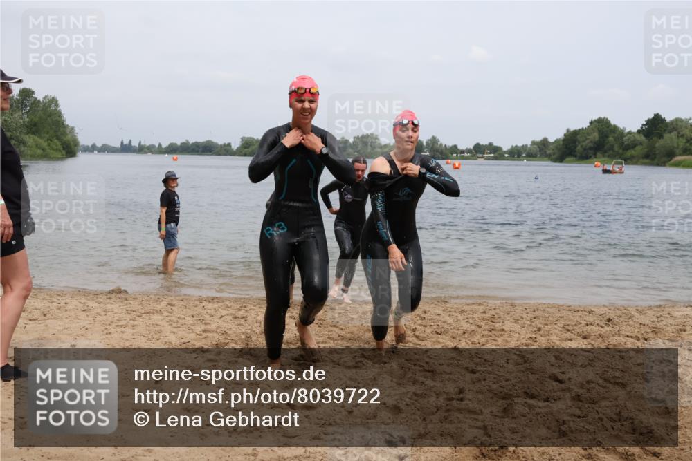 21.06.2025 - 27. Vierlanden-Triathlon Lena Gebhardt http://msf.ph/oto/8039722 15.06.2025 12:36:07 Schwimmen 1089, 1090, 1091, 1092 meine-sportfotos.de