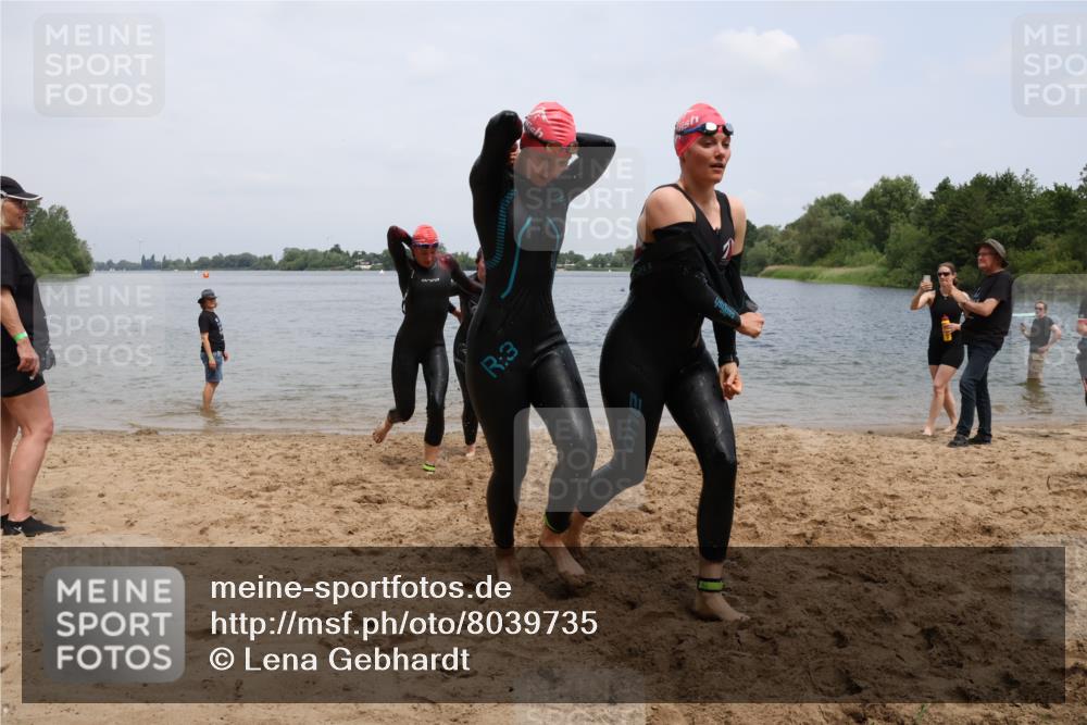 21.06.2025 - 27. Vierlanden-Triathlon Lena Gebhardt http://msf.ph/oto/8039735 15.06.2025 12:36:07 Schwimmen 1089, 1090, 1091, 1092 meine-sportfotos.de