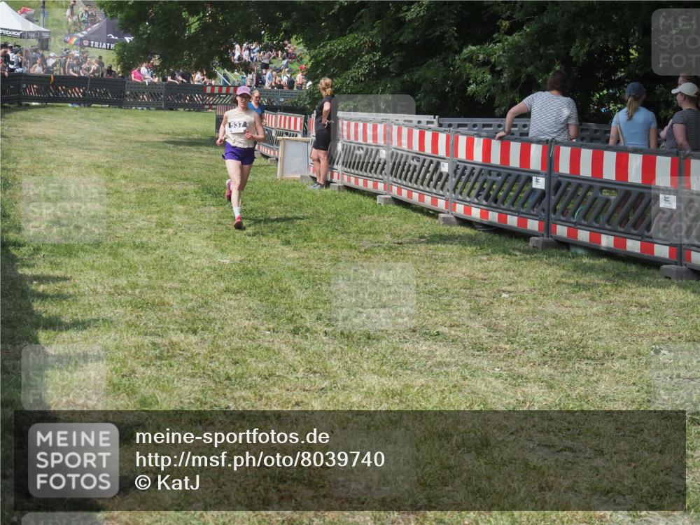 15.06.2025 - 27. Vierlanden-Triathlon KatJ http://msf.ph/oto/8039740 15.06.2025 11:37:01 Schwimmen  meine-sportfotos.de
