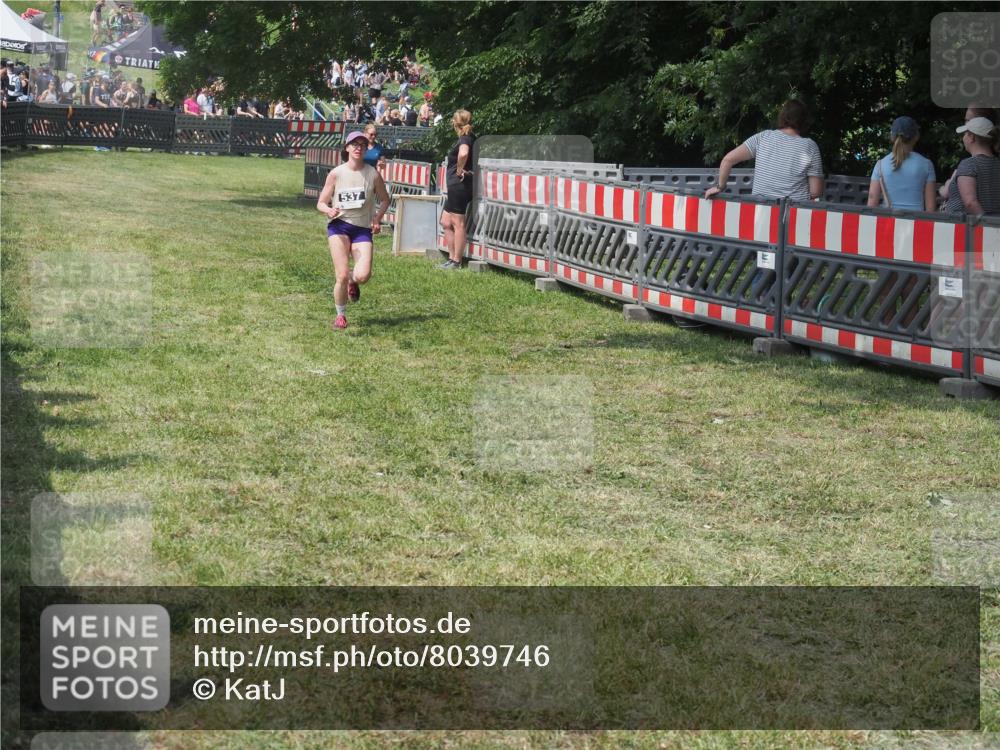15.06.2025 - 27. Vierlanden-Triathlon KatJ http://msf.ph/oto/8039746 15.06.2025 11:37:01 Schwimmen  meine-sportfotos.de