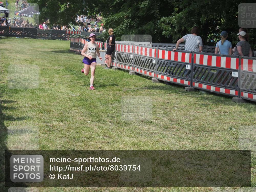 15.06.2025 - 27. Vierlanden-Triathlon KatJ http://msf.ph/oto/8039754 15.06.2025 11:37:01 Schwimmen  meine-sportfotos.de