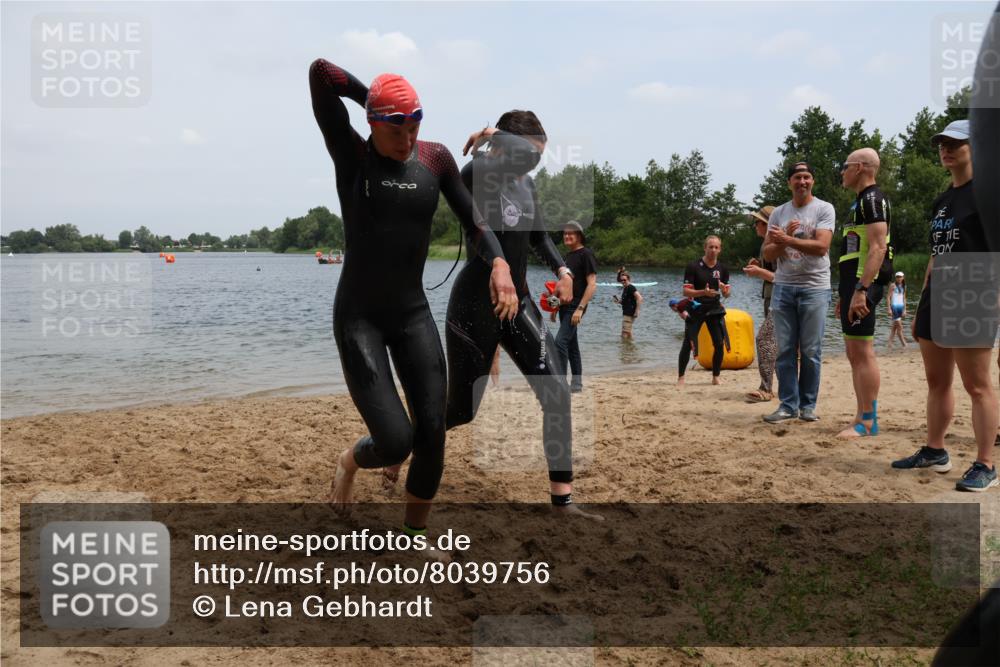21.06.2025 - 27. Vierlanden-Triathlon Lena Gebhardt http://msf.ph/oto/8039756 15.06.2025 12:36:09 Schwimmen 1089, 1090, 1091, 1092 meine-sportfotos.de