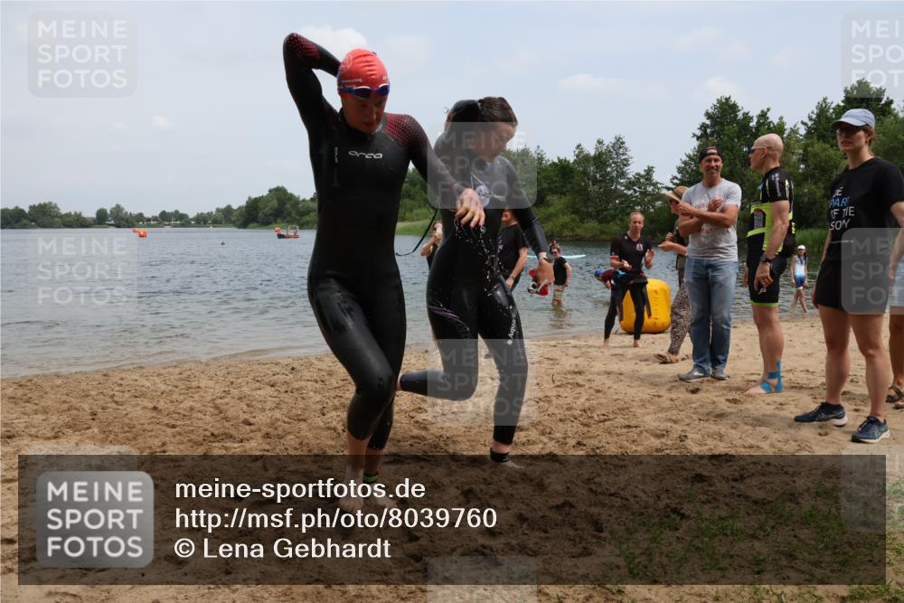 21.06.2025 - 27. Vierlanden-Triathlon Lena Gebhardt http://msf.ph/oto/8039760 15.06.2025 12:36:09 Schwimmen 1089, 1090, 1091, 1092 meine-sportfotos.de