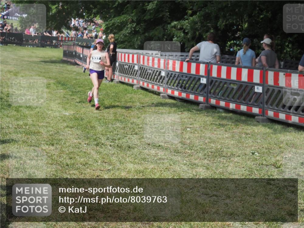 15.06.2025 - 27. Vierlanden-Triathlon KatJ http://msf.ph/oto/8039763 15.06.2025 11:37:01 Schwimmen  meine-sportfotos.de