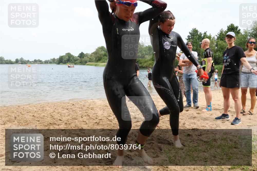21.06.2025 - 27. Vierlanden-Triathlon Lena Gebhardt http://msf.ph/oto/8039764 15.06.2025 12:36:09 Schwimmen 1089, 1090, 1091, 1092 meine-sportfotos.de