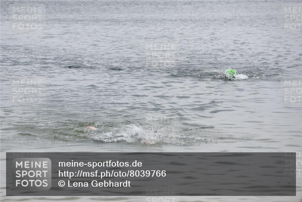 21.06.2025 - 27. Vierlanden-Triathlon Lena Gebhardt http://msf.ph/oto/8039766 15.06.2025 12:52:56 Schwimmen  meine-sportfotos.de