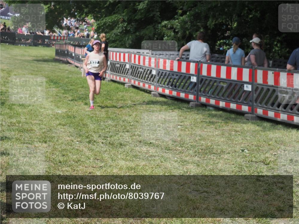 15.06.2025 - 27. Vierlanden-Triathlon KatJ http://msf.ph/oto/8039767 15.06.2025 11:37:01 Schwimmen  meine-sportfotos.de
