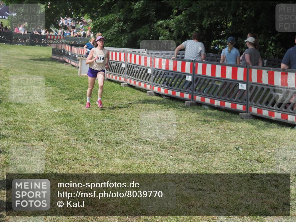 15.06.2025 - 27. Vierlanden-Triathlon KatJ http://msf.ph/oto/8039770 15.06.2025 11:37:02 Schwimmen  meine-sportfotos.de