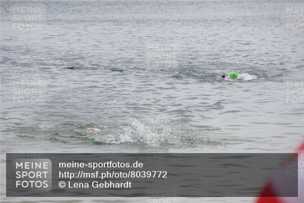 21.06.2025 - 27. Vierlanden-Triathlon Lena Gebhardt http://msf.ph/oto/8039772 15.06.2025 12:52:56 Schwimmen  meine-sportfotos.de