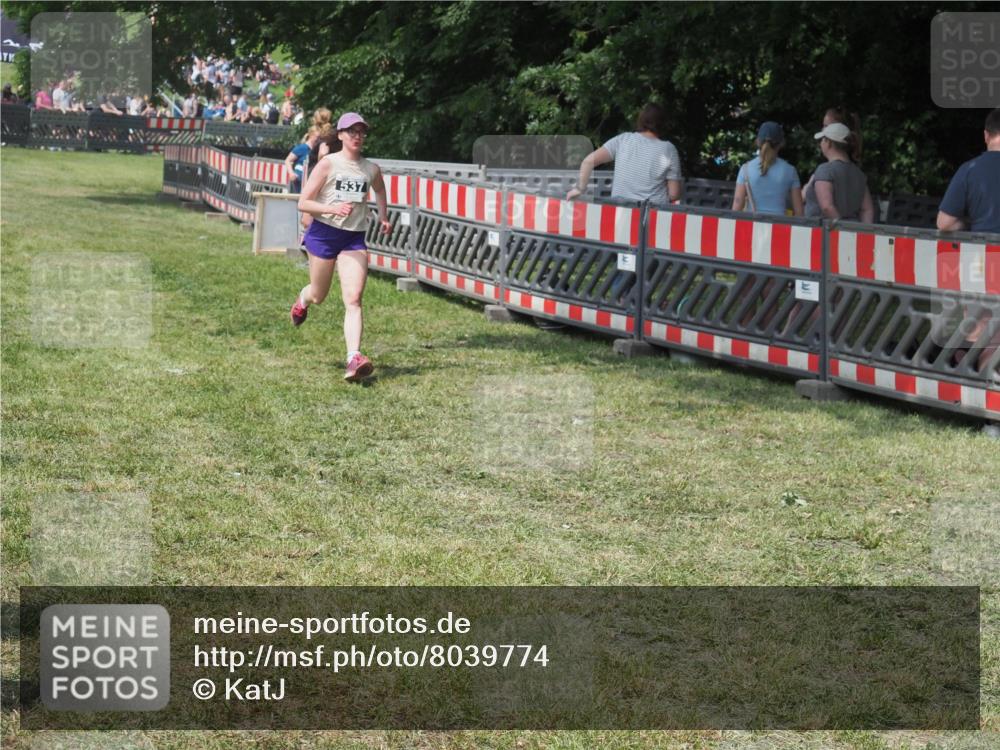 15.06.2025 - 27. Vierlanden-Triathlon KatJ http://msf.ph/oto/8039774 15.06.2025 11:37:02 Schwimmen  meine-sportfotos.de