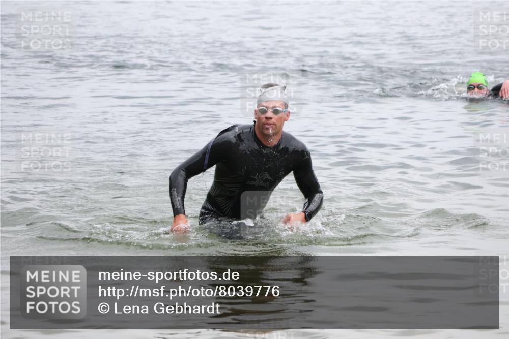 21.06.2025 - 27. Vierlanden-Triathlon Lena Gebhardt http://msf.ph/oto/8039776 15.06.2025 12:52:57 Schwimmen  meine-sportfotos.de