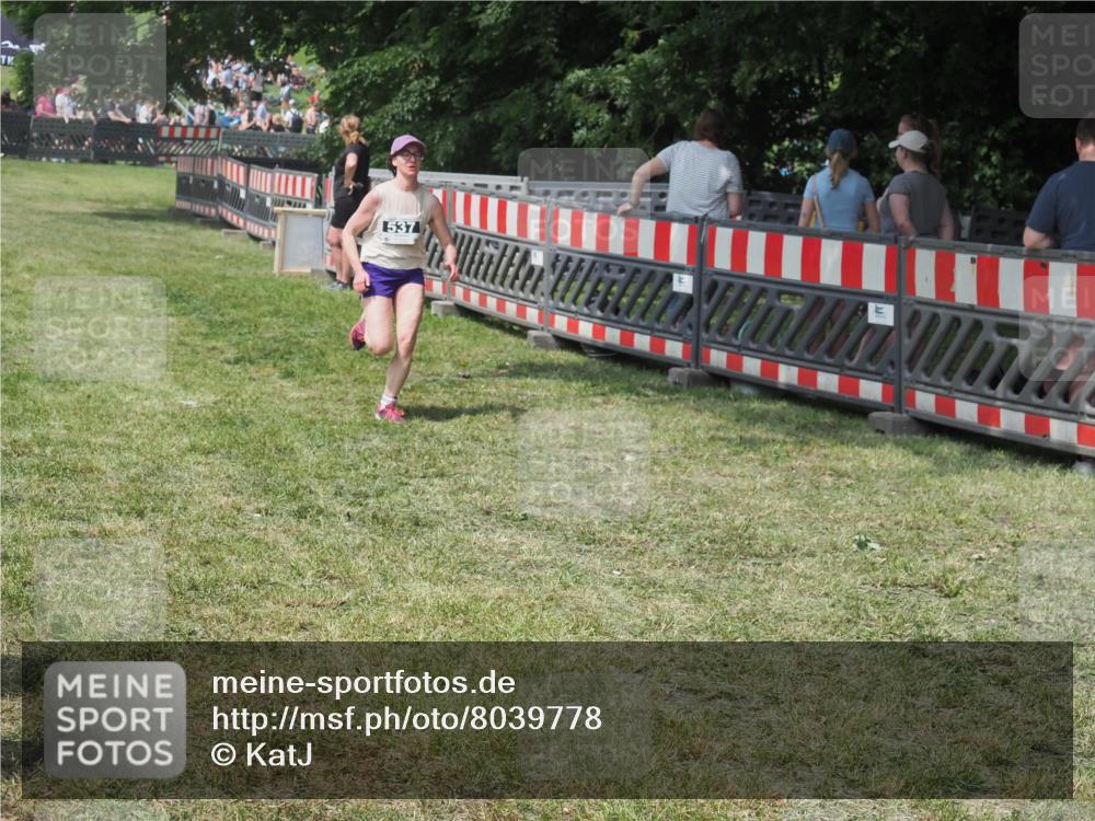 15.06.2025 - 27. Vierlanden-Triathlon KatJ http://msf.ph/oto/8039778 15.06.2025 11:37:02 Schwimmen  meine-sportfotos.de