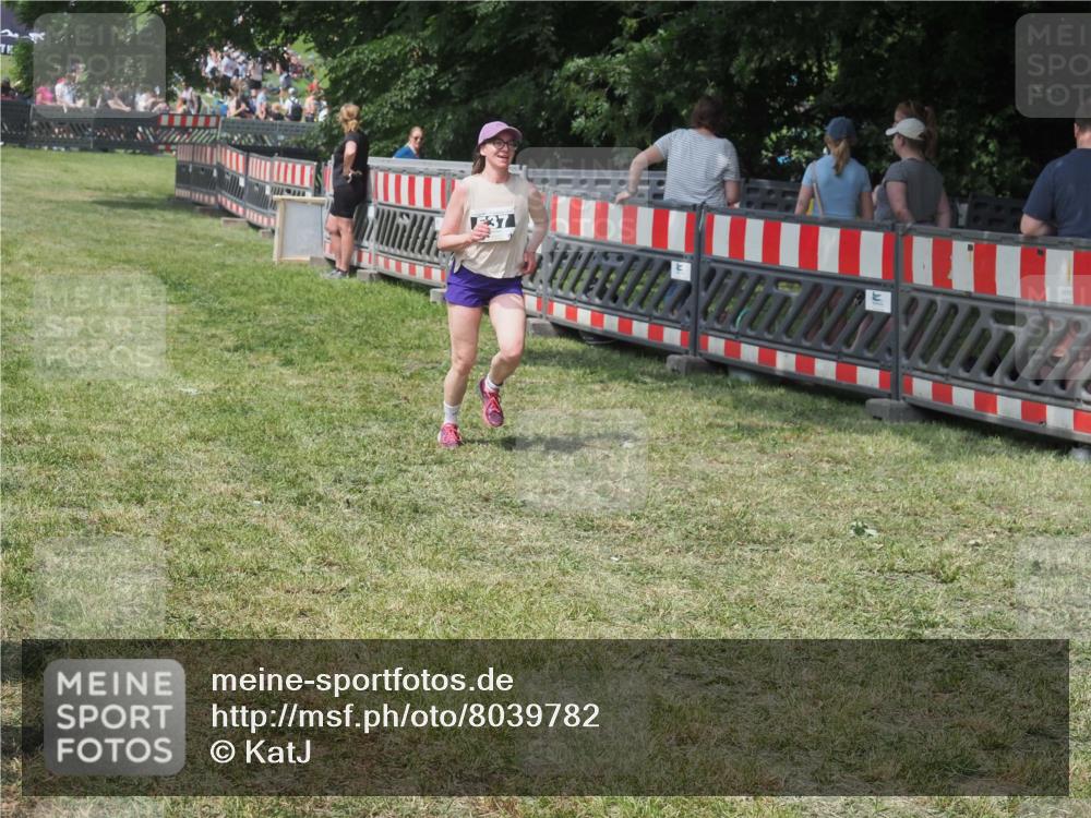 15.06.2025 - 27. Vierlanden-Triathlon KatJ http://msf.ph/oto/8039782 15.06.2025 11:37:02 Schwimmen  meine-sportfotos.de