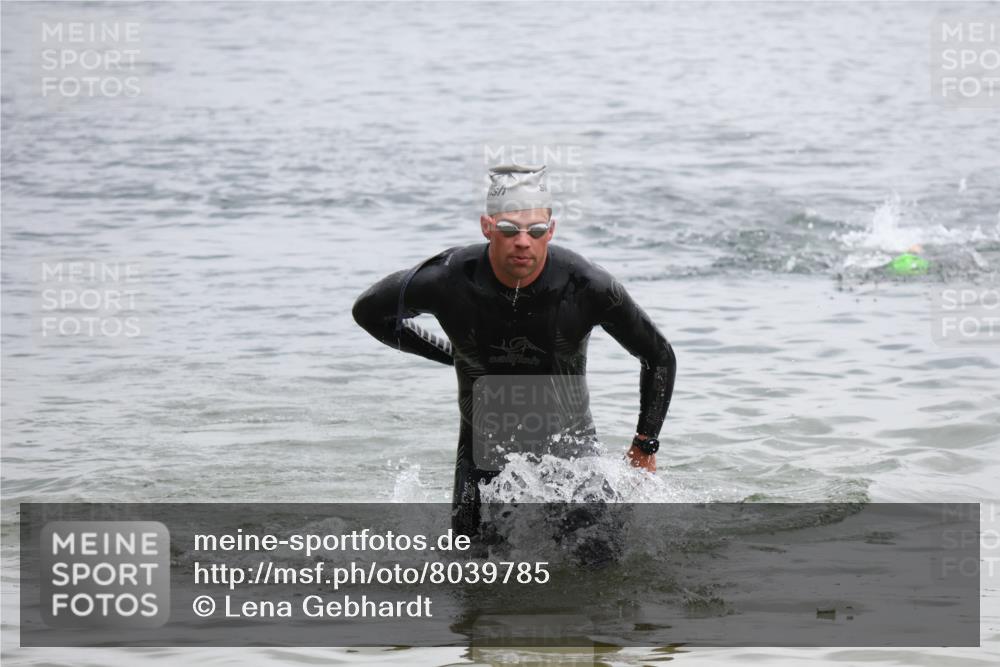 21.06.2025 - 27. Vierlanden-Triathlon Lena Gebhardt http://msf.ph/oto/8039785 15.06.2025 12:52:59 Schwimmen  meine-sportfotos.de