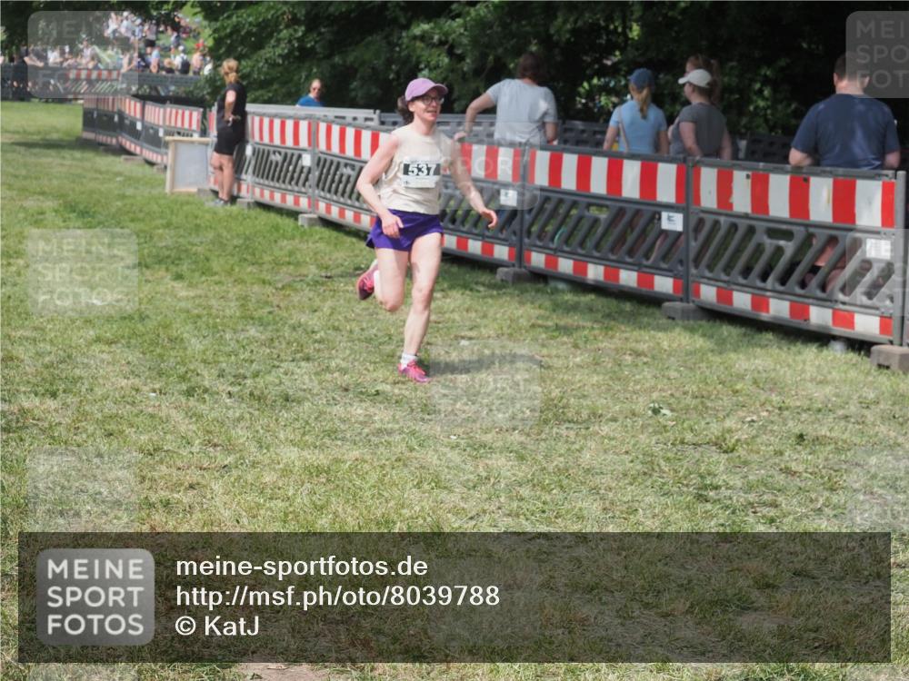 15.06.2025 - 27. Vierlanden-Triathlon KatJ http://msf.ph/oto/8039788 15.06.2025 11:37:02 Schwimmen  meine-sportfotos.de