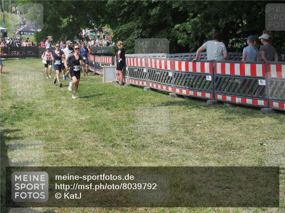 15.06.2025 - 27. Vierlanden-Triathlon KatJ http://msf.ph/oto/8039792 15.06.2025 11:37:24 Schwimmen  meine-sportfotos.de