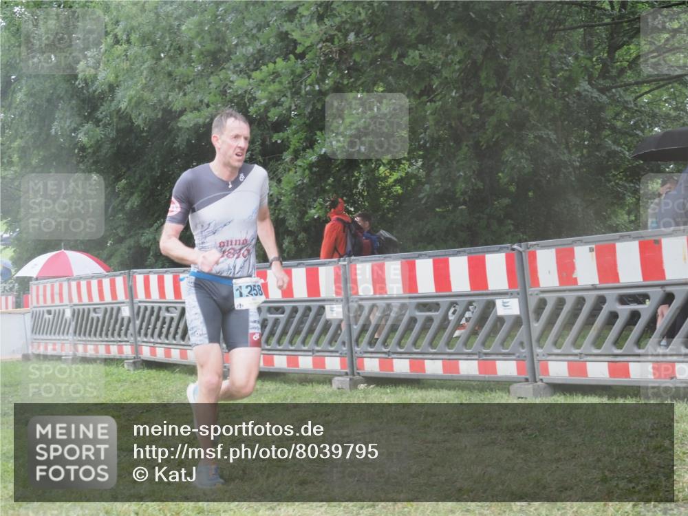 21.06.2025 - 27. Vierlanden-Triathlon KatJ http://msf.ph/oto/8039795 15.06.2025 14:24:31 Ziel 1258 meine-sportfotos.de