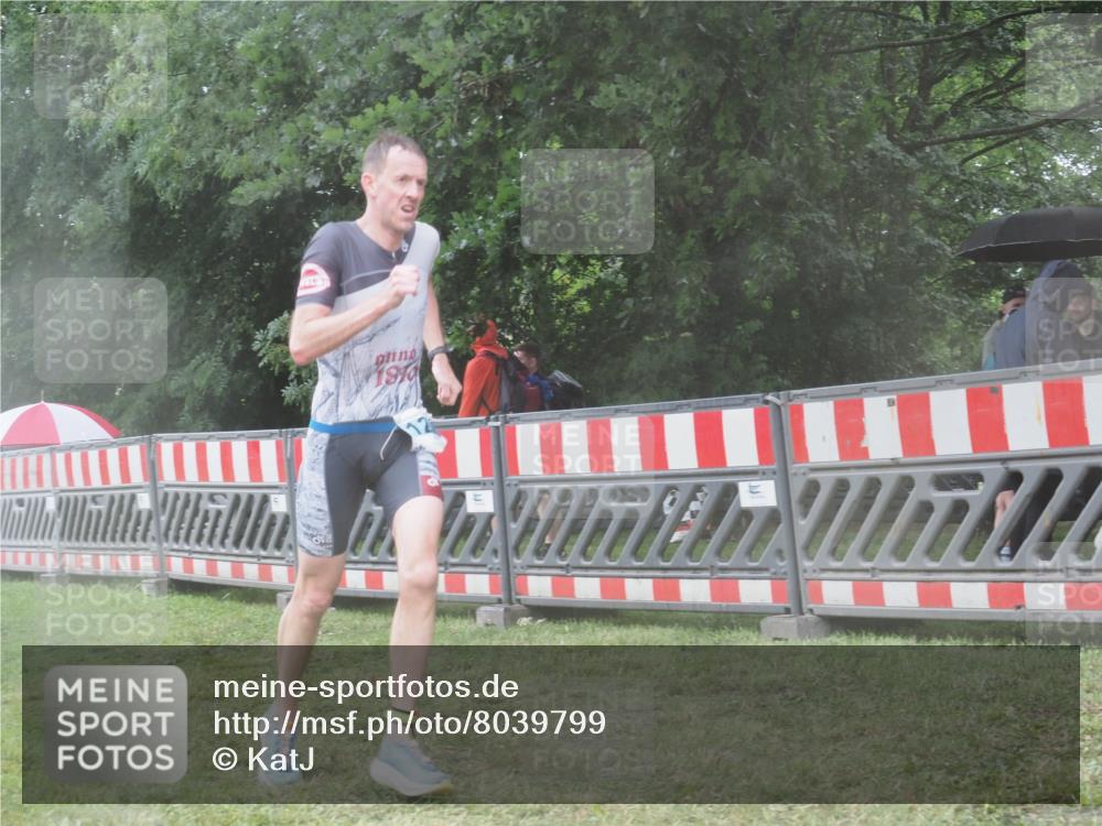 21.06.2025 - 27. Vierlanden-Triathlon KatJ http://msf.ph/oto/8039799 15.06.2025 14:24:31 Ziel 1258 meine-sportfotos.de