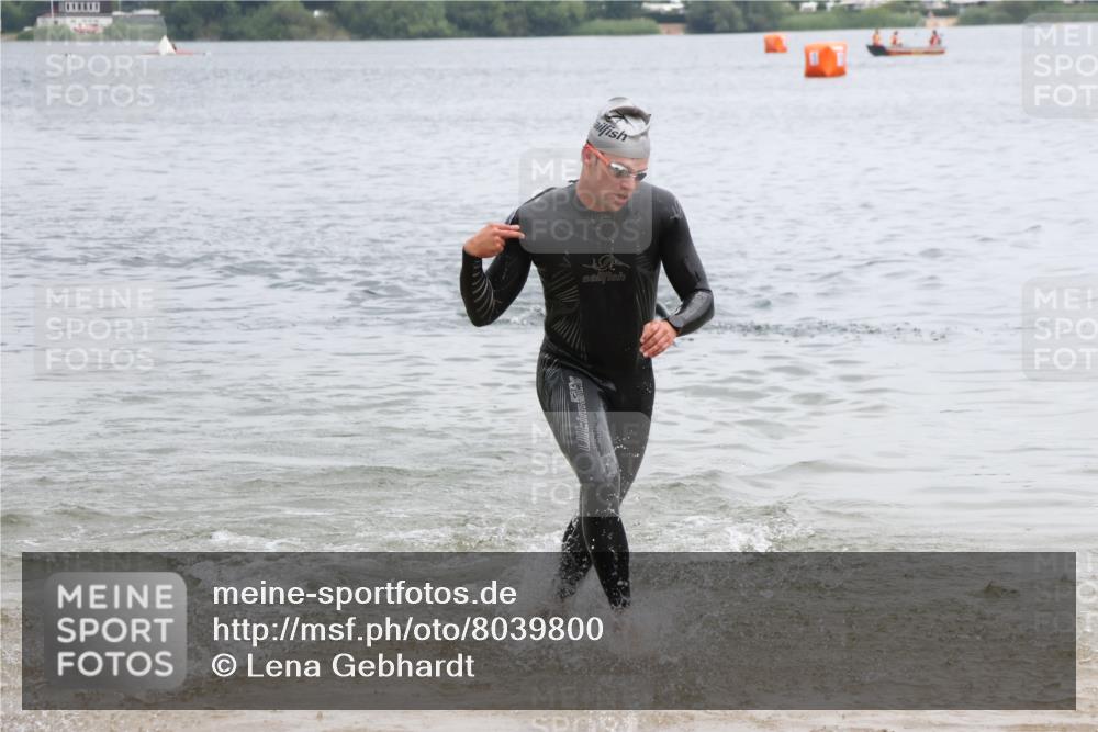 21.06.2025 - 27. Vierlanden-Triathlon Lena Gebhardt http://msf.ph/oto/8039800 15.06.2025 12:53:01 Schwimmen  meine-sportfotos.de