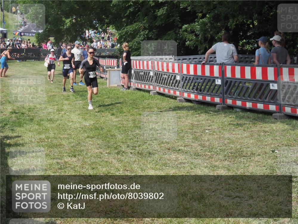 15.06.2025 - 27. Vierlanden-Triathlon KatJ http://msf.ph/oto/8039802 15.06.2025 11:37:24 Schwimmen  meine-sportfotos.de