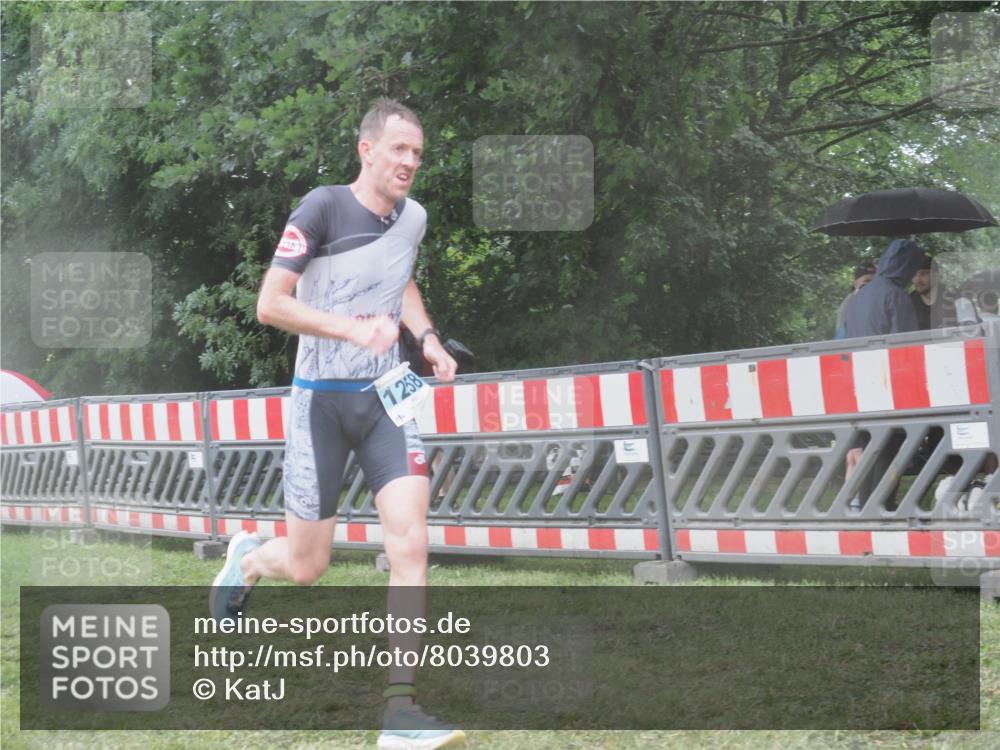 21.06.2025 - 27. Vierlanden-Triathlon KatJ http://msf.ph/oto/8039803 15.06.2025 14:24:31 Ziel 1258 meine-sportfotos.de