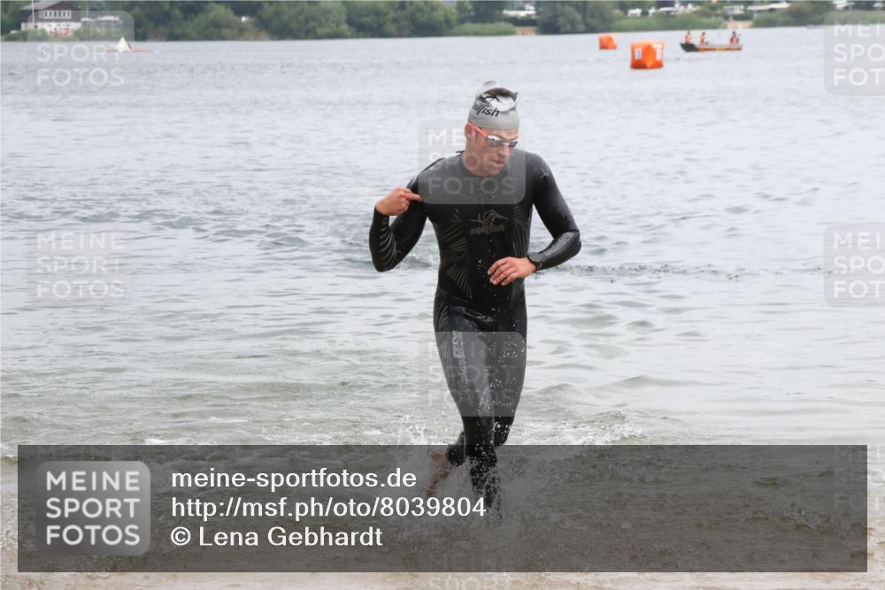 21.06.2025 - 27. Vierlanden-Triathlon Lena Gebhardt http://msf.ph/oto/8039804 15.06.2025 12:53:01 Schwimmen  meine-sportfotos.de